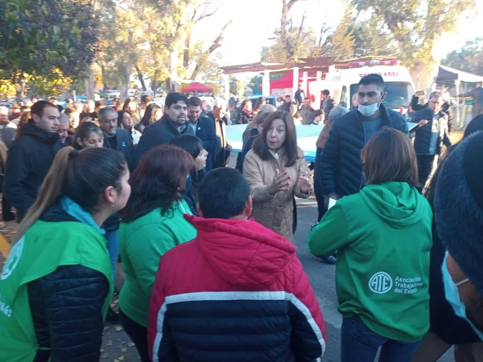  Por “bajar salarios”, ATE denunció a la intendenta de Allen en pleno aniversario de la ciudad