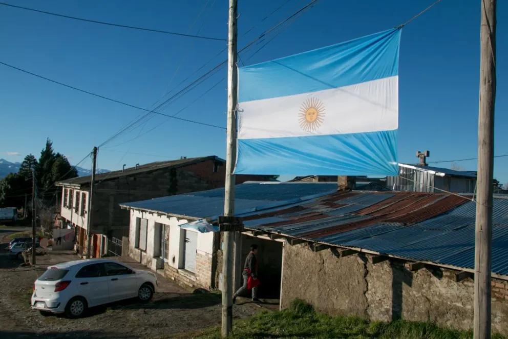 Encontrar casas y comercios con banderas resultó complicado
