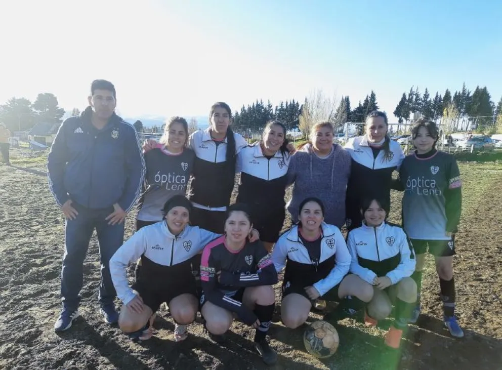 Fútbol: La Peña F.C clasificada a cuartos de final del integración de Bariloche femenino