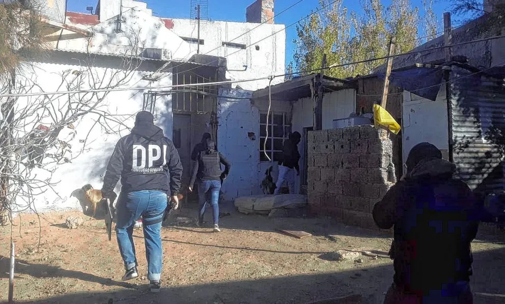 Robaron en vivienda de Km. 5, los allanaron en la extensión del Abásolo y les secuestraron elementos malhabidos