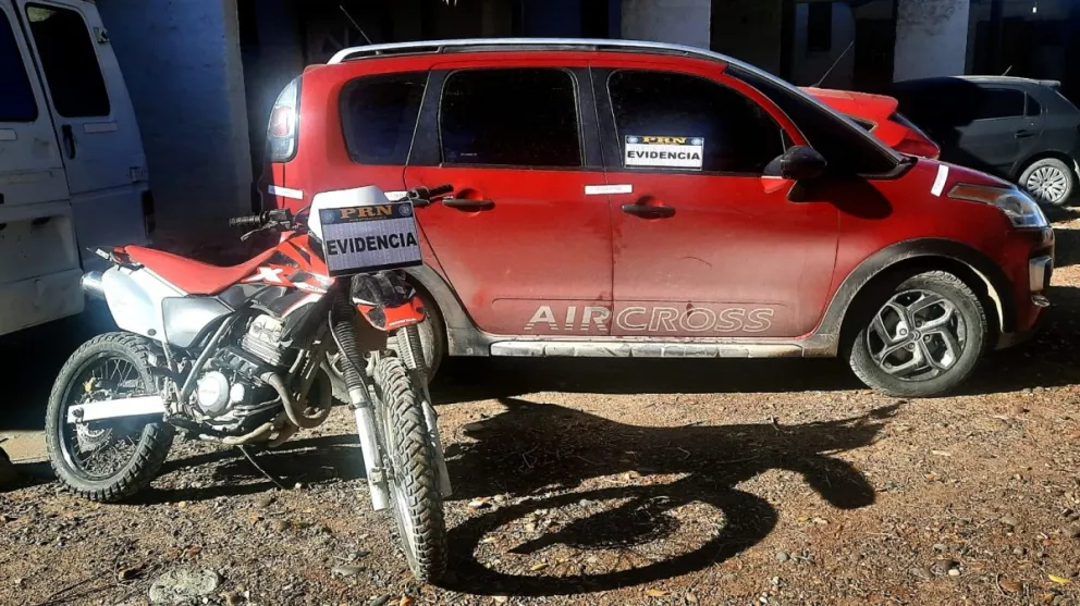 Circulaba en una moto con pedido de secuestro, intentó huir y lo atraparon