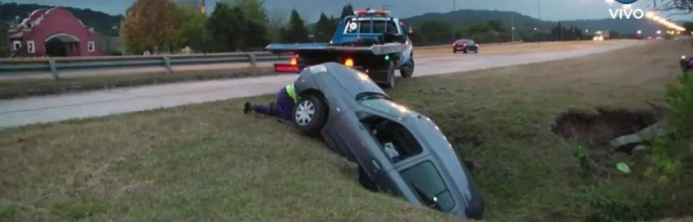 Accidente: perdió el control y terminó con su vehículo boca arriba