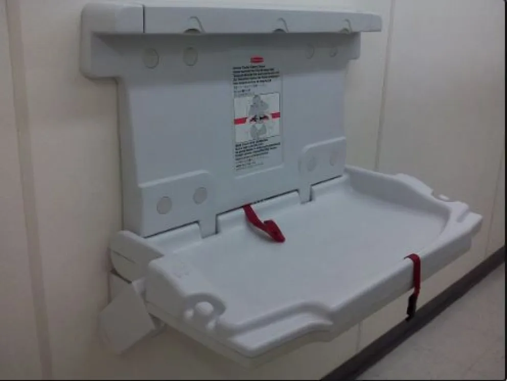 Impulsan la colocación de cambiadores de bebé en los sanitarios de uso público