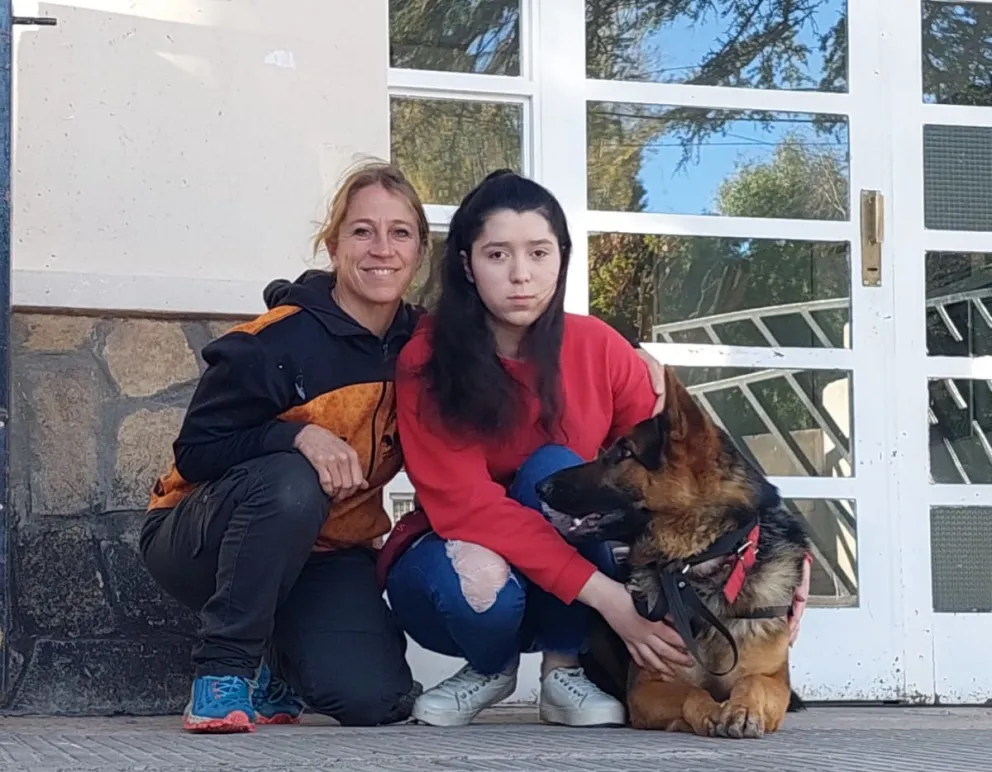 Conocé la vida, el proceso  “y el trabajo” del primer perro guía entrenado en Angostura