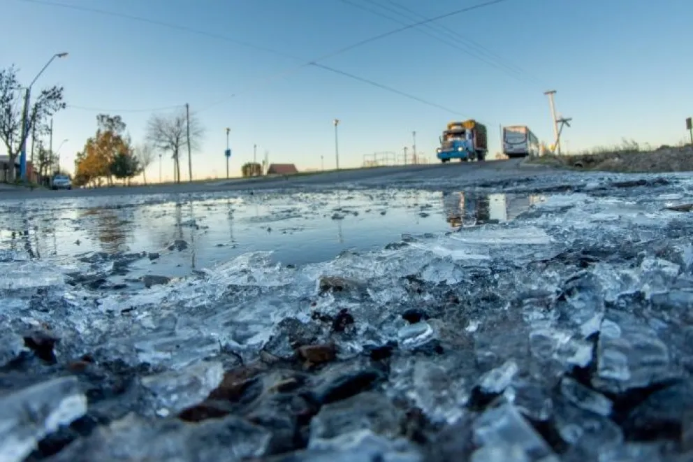 Al menos cinco motociclistas ya se cayeron por hielo en la calzada: ¡mirá las recomendaciones!