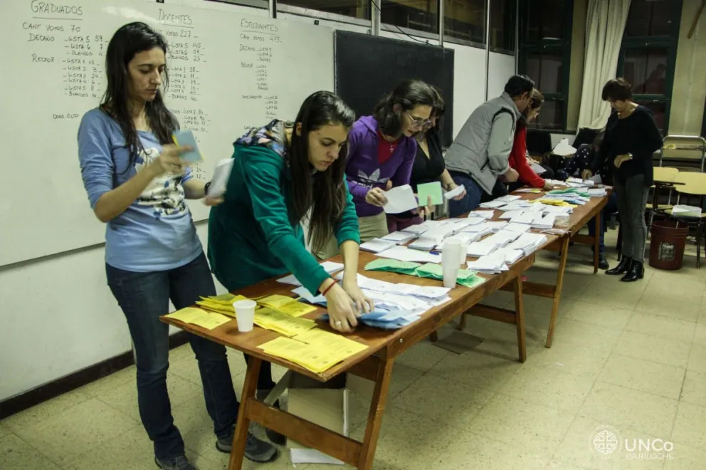Balotaje: Tras el cierre de comicios, comienza el recuento de votos 