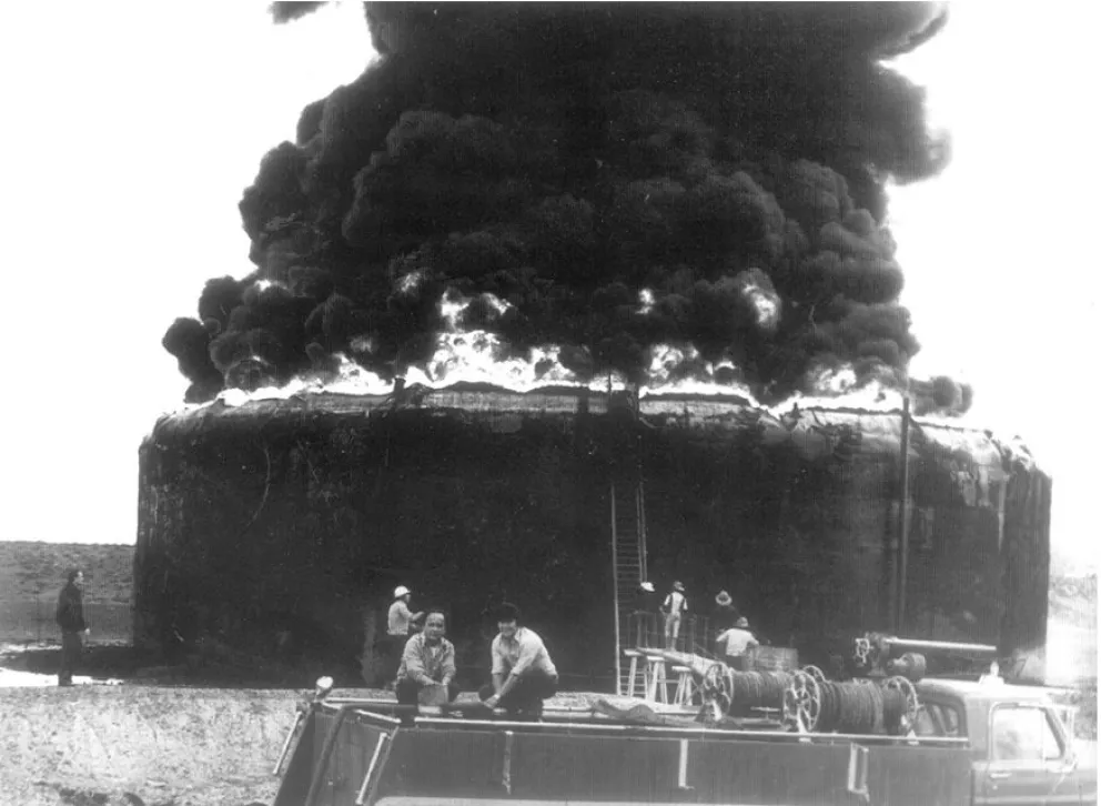 Infierno en Caleta Córdova: La recordada explosión de un tanque de petróleo que sacudió el barrio