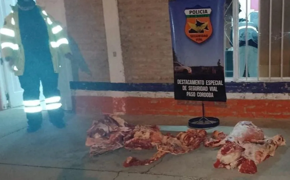 Circulaba con 180 kilos de carne no declarados y un arma de fuego