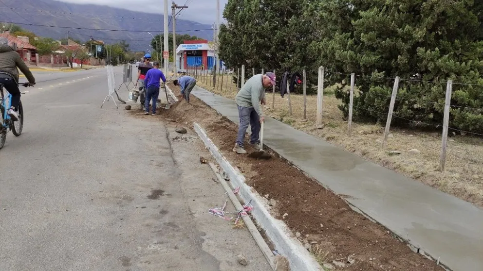 Anuncian nuevas construcciones de veredas en Merlo, uno de los reclamos más insistentes de los vecinos.