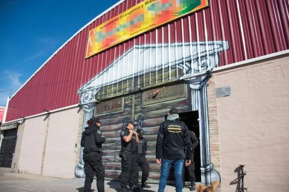 Allanan un templo evangélico por la denuncia de una persona de Lago Puelo que compró por internet y lo estafaron