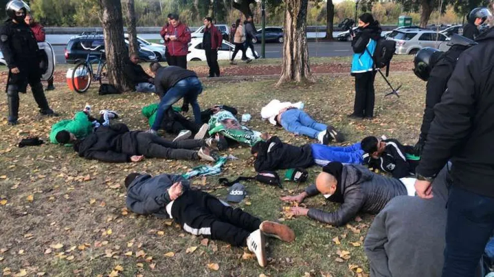 Quince hinchas de Deportivo Cali fueron expulsados de Argentina