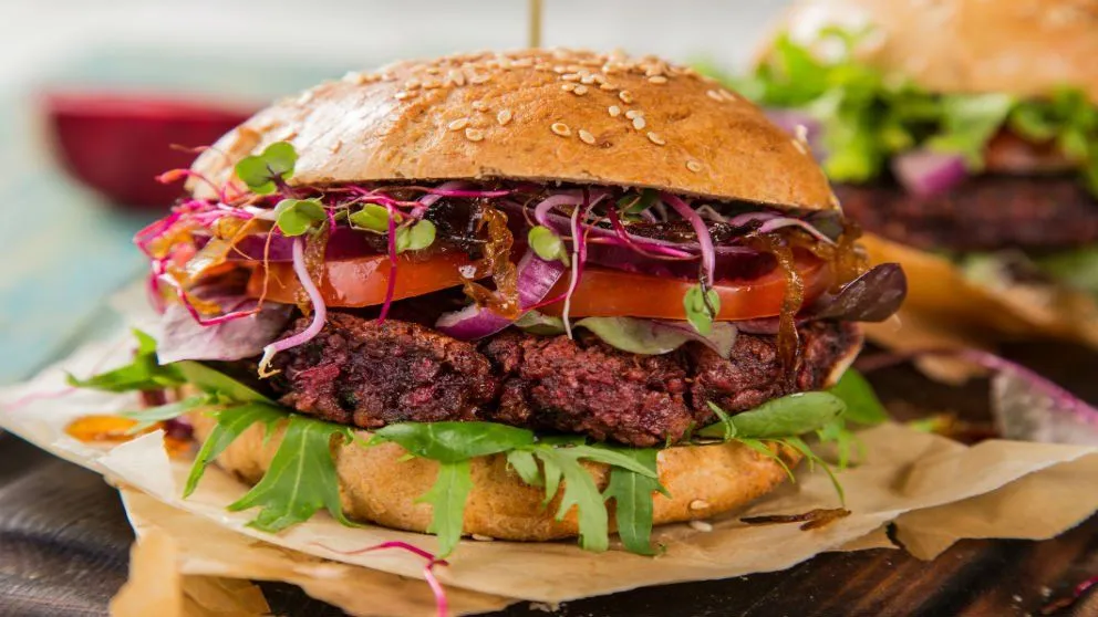 Día de la hamburguesa: aprende a hacer estas riquísimas hamburguesas de remolacha