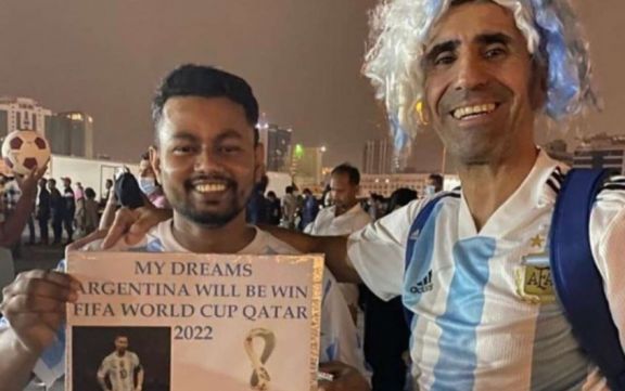 Un hincha argentino ya está en Qatar: es abogado y busca trabajo para sobrevivir hasta el Mundial
