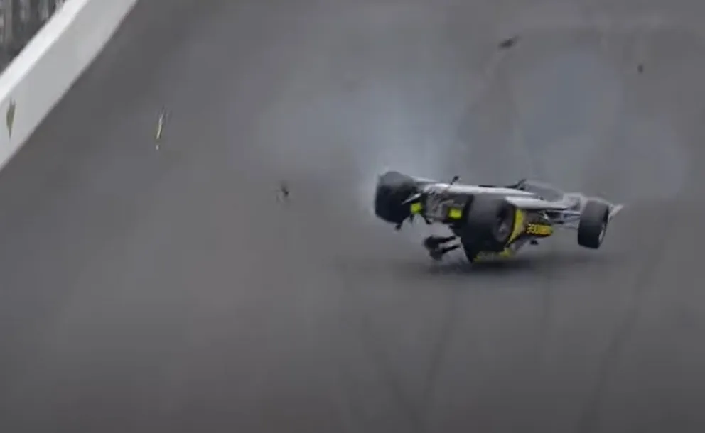 Video: impresionante vuelco a más de 300 km/h en las 500 Millas de Indianápolis