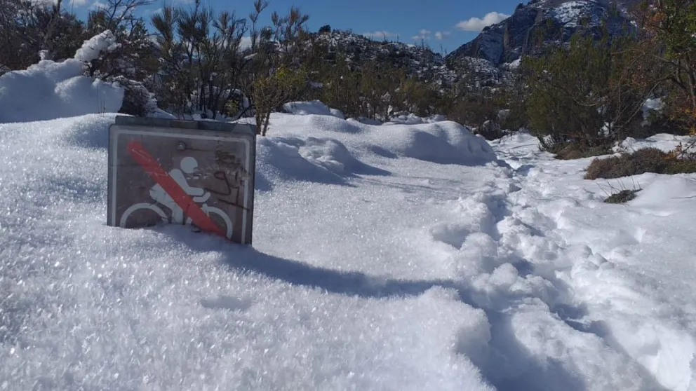 Parques interceptó a muchas personas "en problemas" en la Cascada de los Duendes por no tener calzado ni equipo adecuado