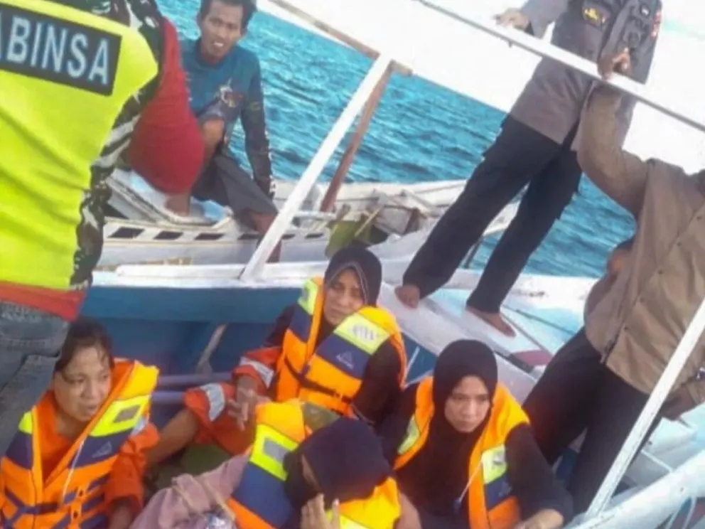 Indonesia: se hundió un ferri y hay 26 personas desaparecidas