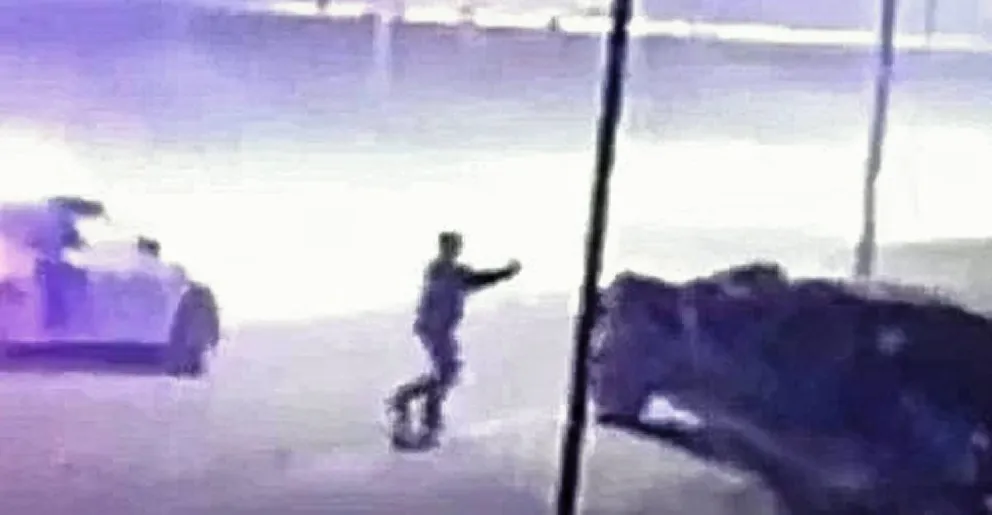 Policías balearon a un joven que pasó un semáforo en rojo