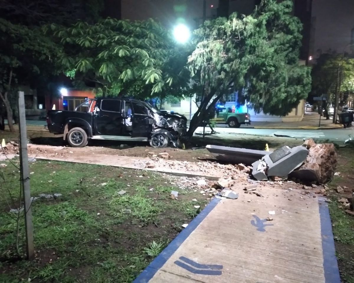 Posadas: automovilista alcoholizado despistó y causó importantes daños materiales 
