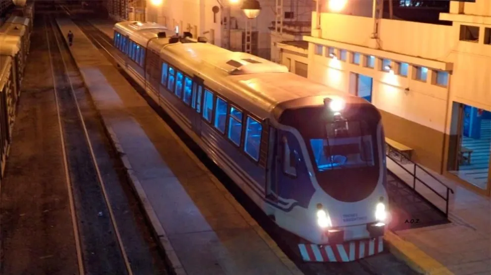 Terrible: un tren urbano que salía desde General Güemes se descarriló