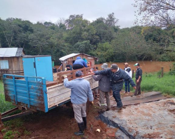 El Soberbio: por la crecida del río Uruguay, ya evacuaron a cuatro familias
