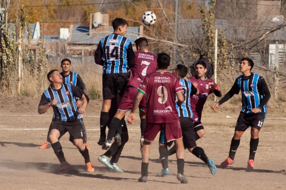 Liga Confluencia: a tres fechas del cierre los equipos de roca están en zona de clasificación
