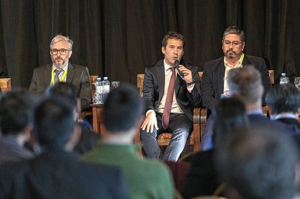 Luque disertó en el Encuentro Nacional de Hidrógeno 2030