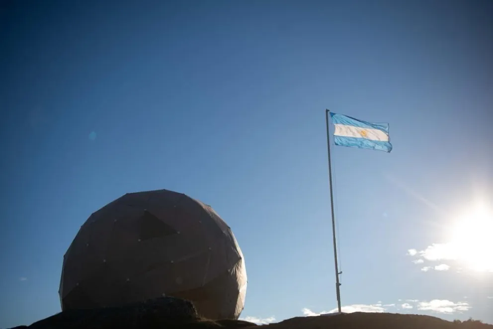 Un radar fabricado por Invap controlará el espacio aéreo del Atlántico Sur