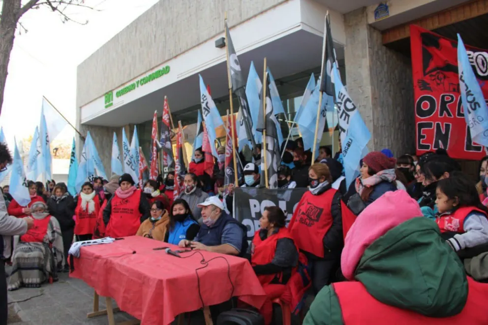 Contra el "hambre y el ajuste": el Frente Piquetero Provincial realizará una olla popular en Damas Patricias y Ruta 22