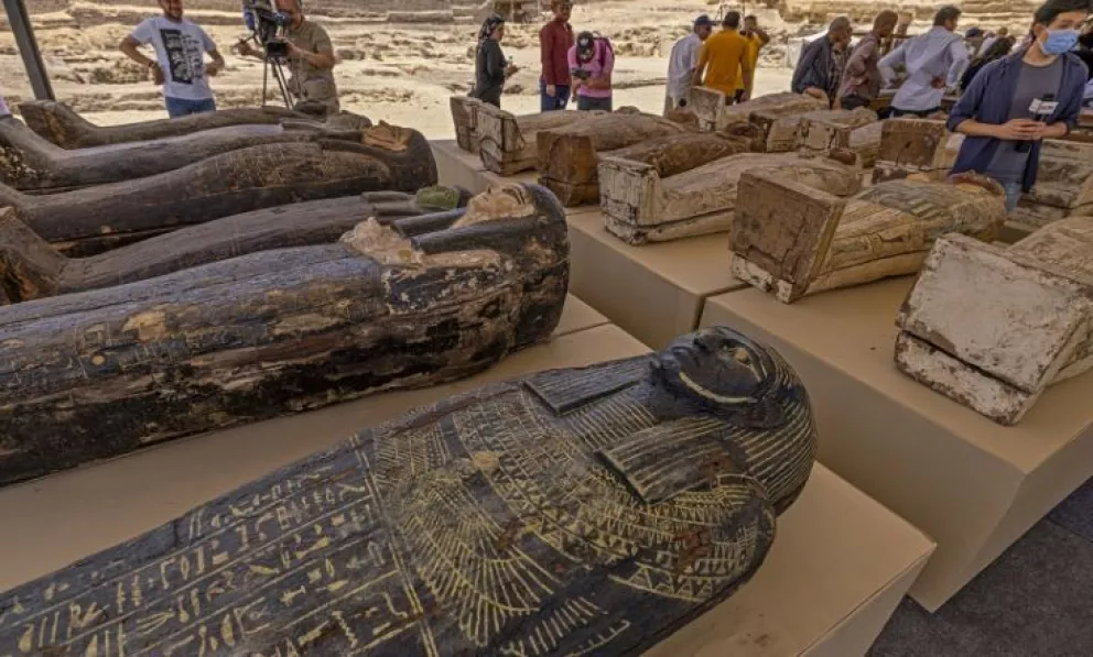 Descubren 250 sarcófagos y 150 estatuas del siglo V antes de Cristo cerca de El Cairo