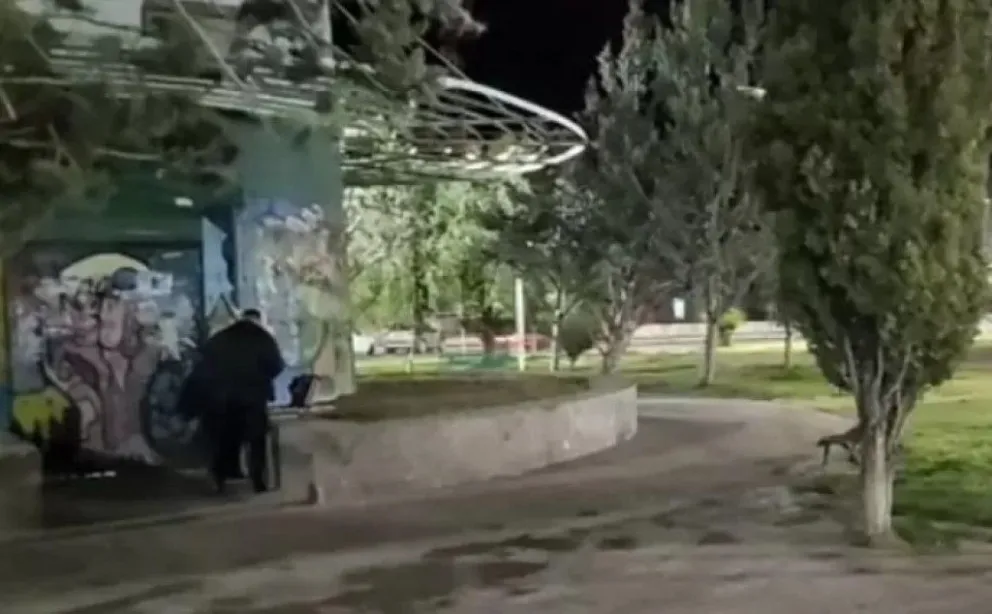 Santa Cruz: la Policía le secuestró un arma tumbera a cuatro menores en una plaza