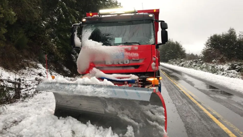 Intenso trabajo de Vialidad Nacional para despejar las rutas