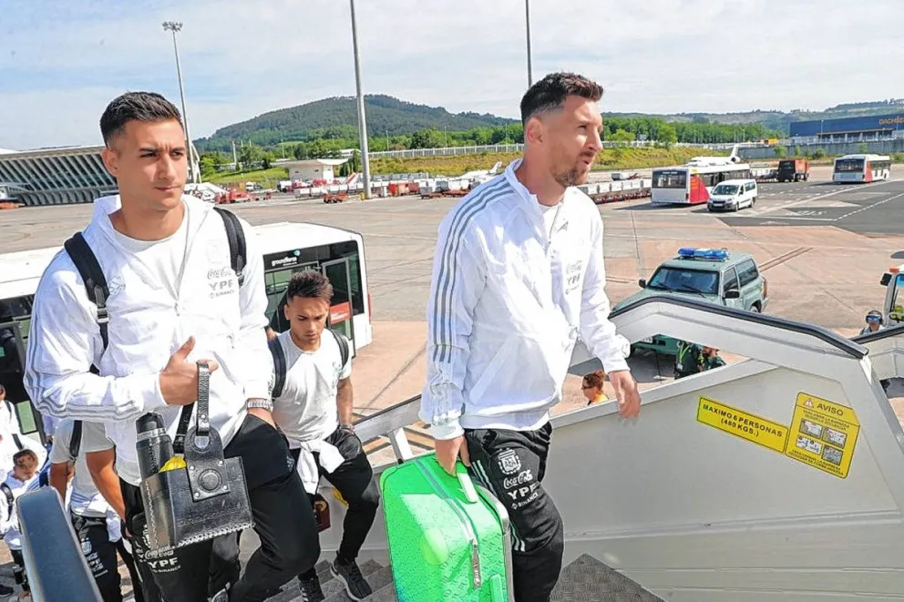 La Selección argentina llegó a Londres para disputar la Finalíssima con Italia