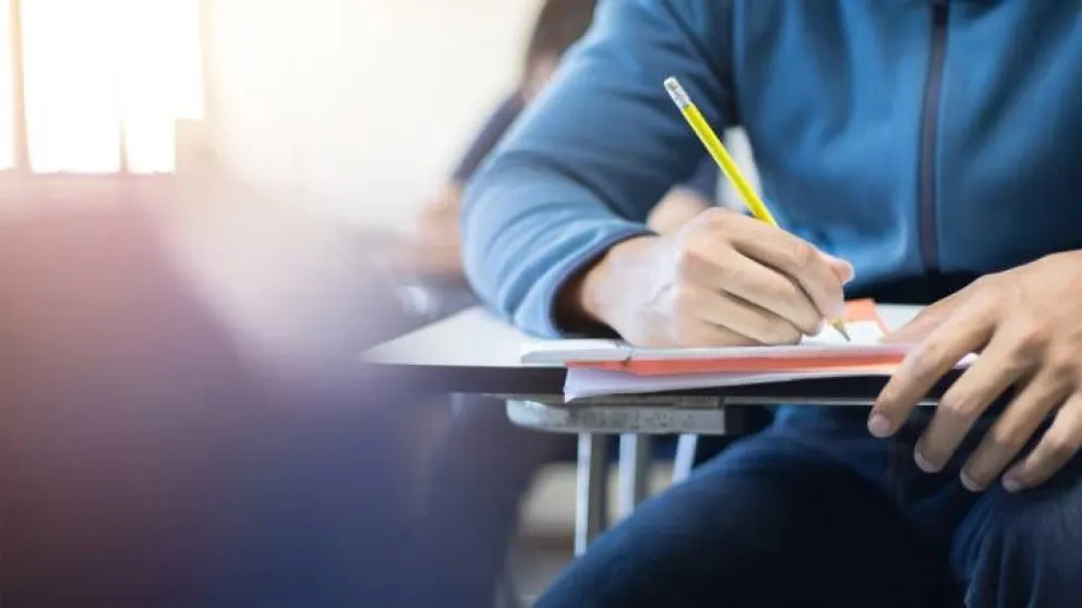 El ingenioso “engaño” de una profesora para evitar que alumnos se copien en el examen 