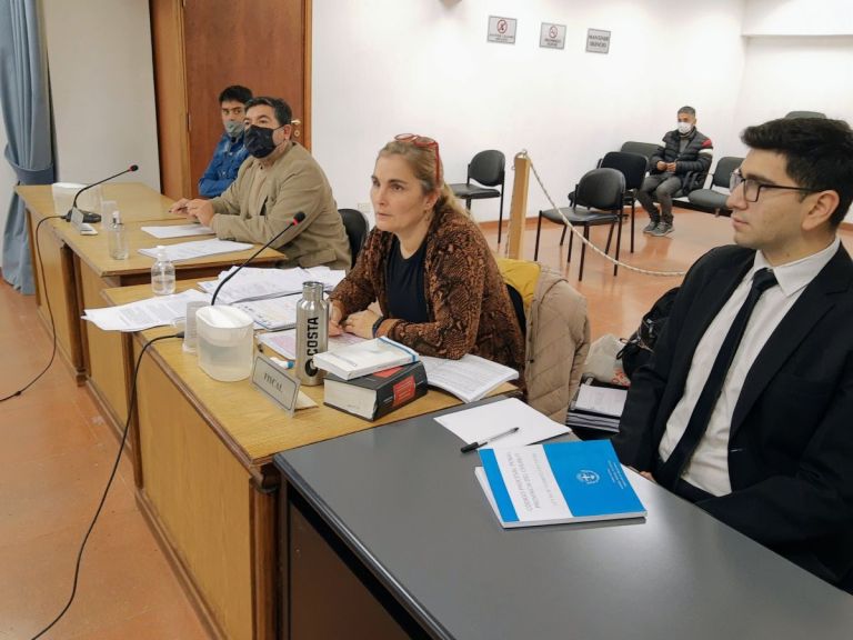 He was sentenced to 3 years in prison for aggravated minor injuries, disobedience and possession of a weapon in the context of gender-based violence.