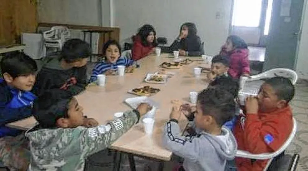 La biblioteca Jaime de Nevares  reabre sus tardes de “copa de leche”