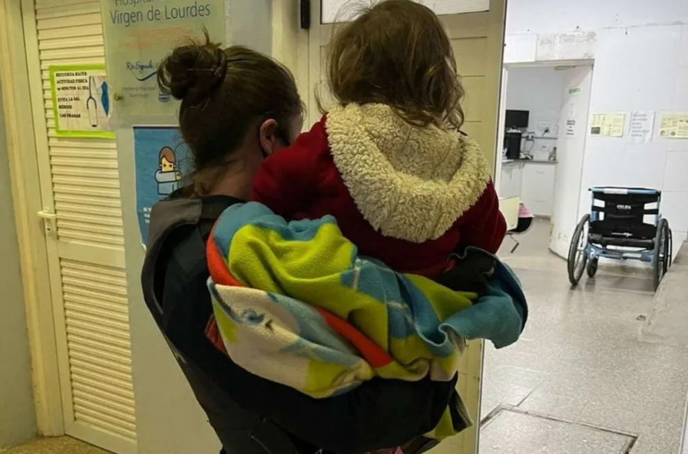 Indignante: encerró a su hija de 2 años para ir a una fiesta y tuvo que intervenir la Policía