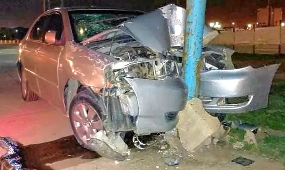 Conocido jugador de Comodoro Rugby Club murió tras chocar el auto que conducía contra una palma de alumbrado público
