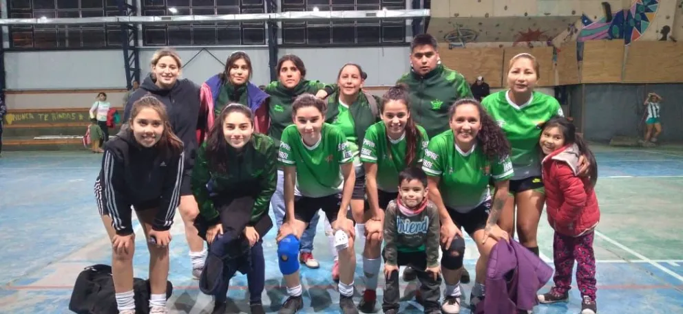 Las chicas de Siempre Verde se consagraron en el relámpago de futsal