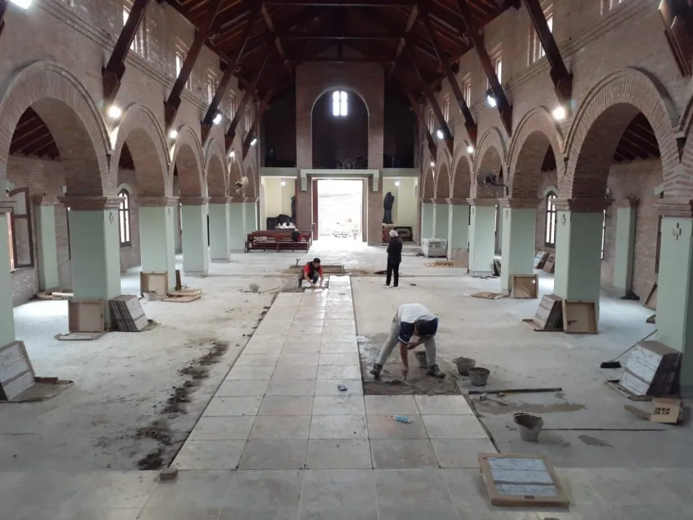 Con la solidaridad de Villa de Merlo se logró poner el piso a la Iglesia