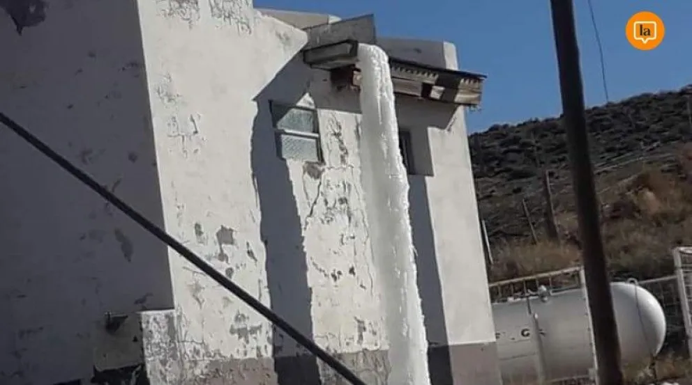 Ola polar: se congeló hasta el agua que caía del techo