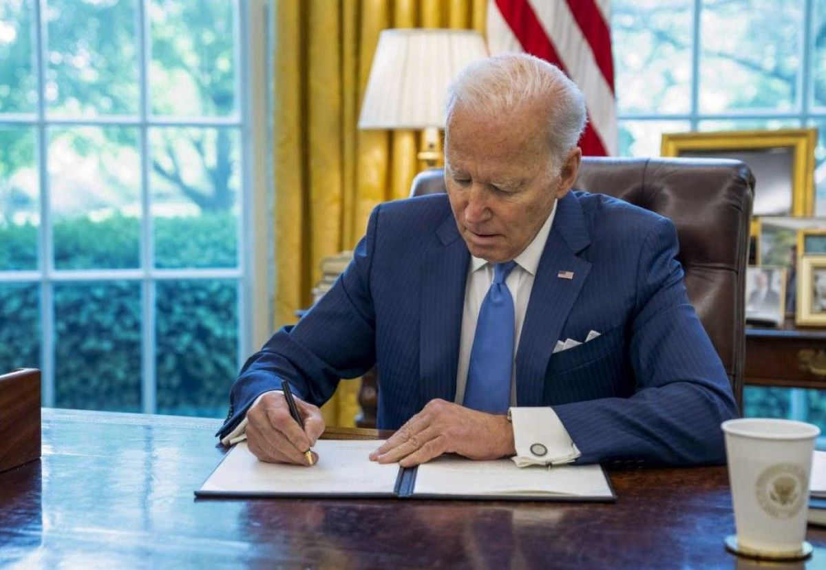 Biden busca controlar las armas en Estados Unidos