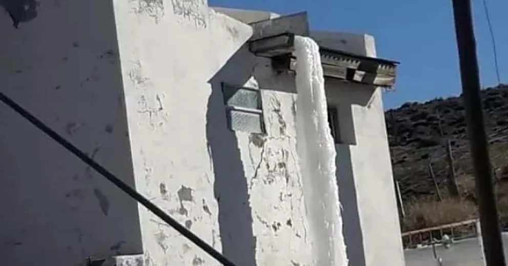 Ola polar: se congeló hasta el agua que caía del techo