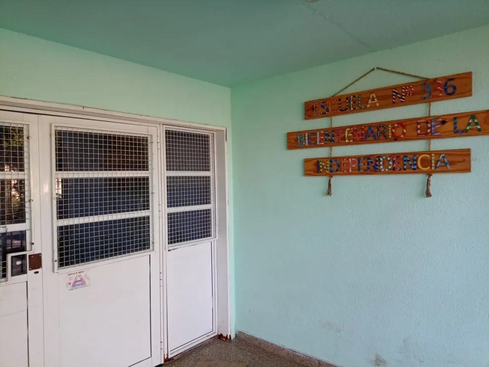 El intento de robo se dio en la puerta de la Escuela 336, en el barrio Inalauquen 