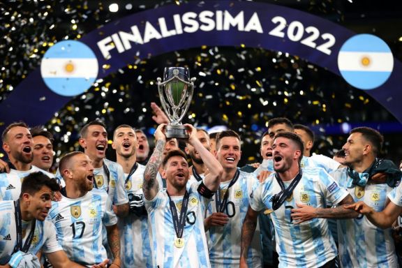 Argentina venció a Italia en la Finalissima y alzó otro trofeo internacional