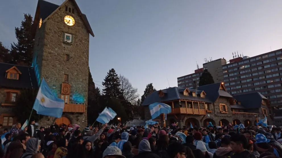 ¡Fútbol mundial!: Argentina goleó a Italia y Bariloche festejó con emoción el triunfo