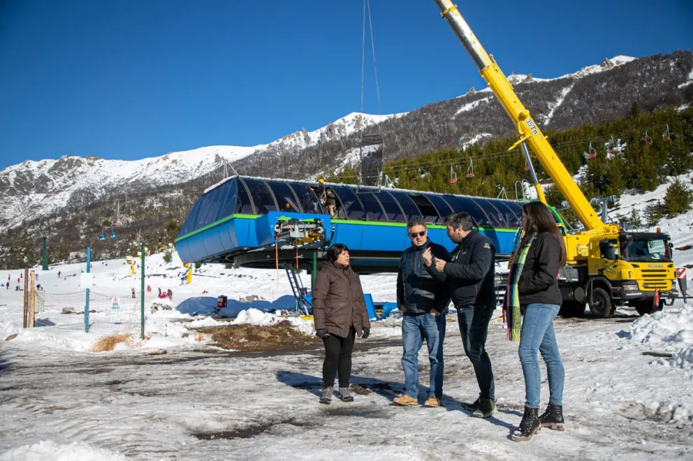 Avanza la instalación de nuevos medios de elevación en el Cerro Catedral
