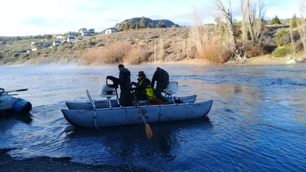 Varias personas fueron descubiertas pescando sin permiso