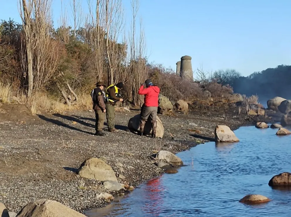 Detectaron pescadores fuera de temporada y con ancla en el Limay