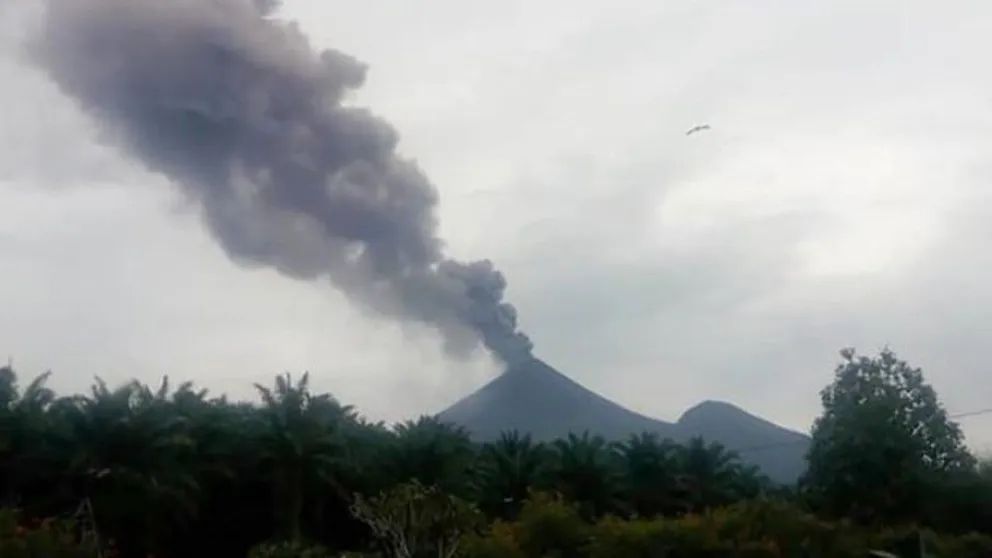 Entró en erupción uno de los volcanes más peligrosos del mundo: dónde está ubicado
