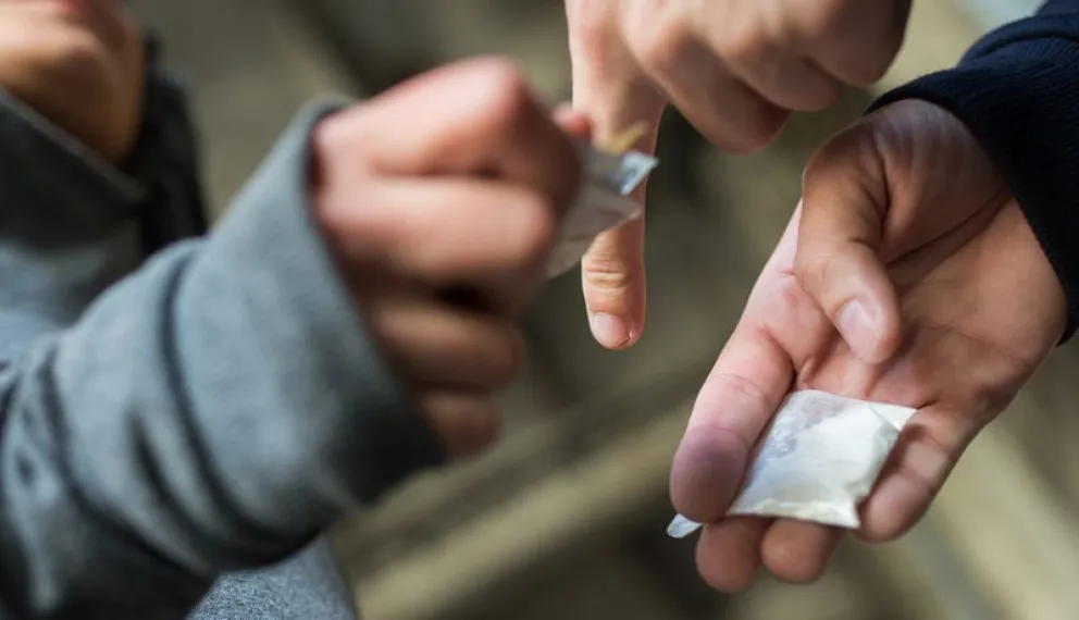 La Policía desbarató un punto de venta de drogas y detuvo a cuatro sujetos